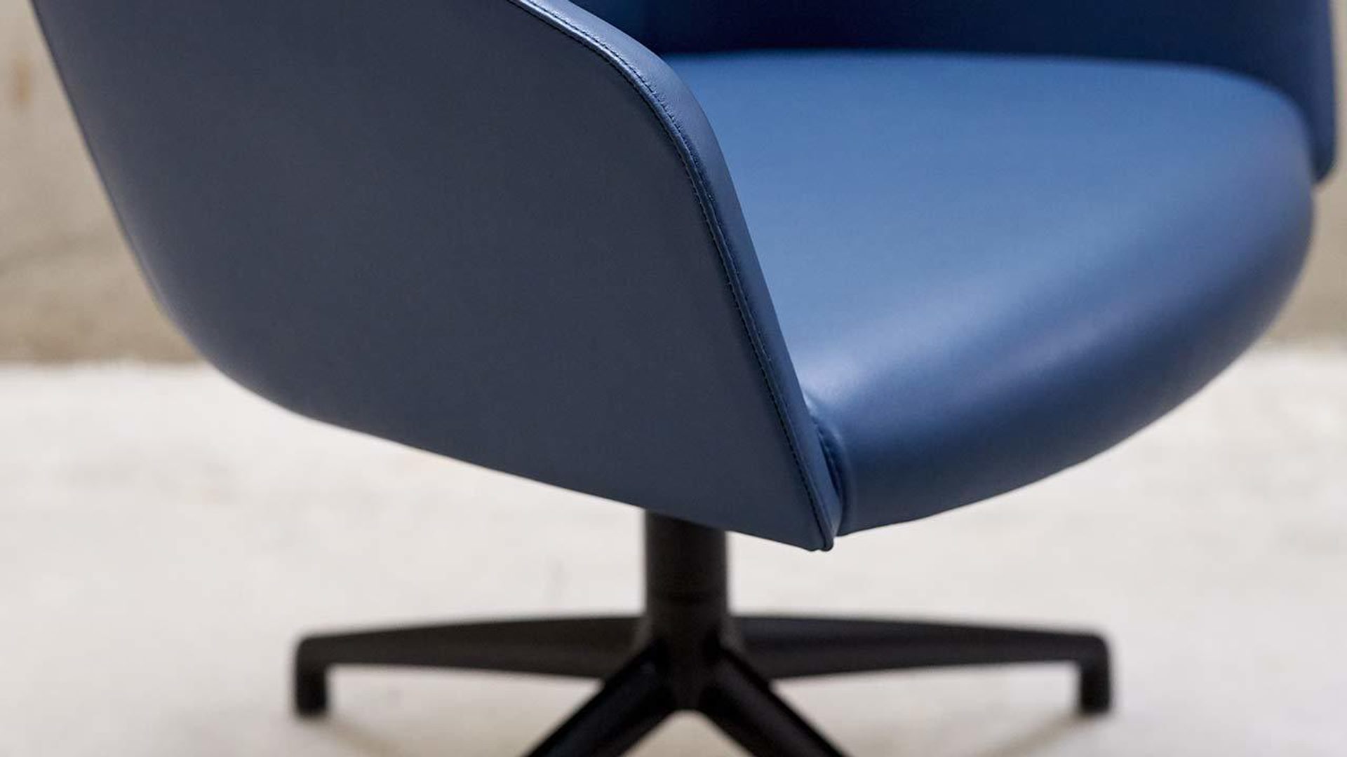 Boss Rosa Boss Design Paloma Meeting Chair With Four Star Base | Hunts Office